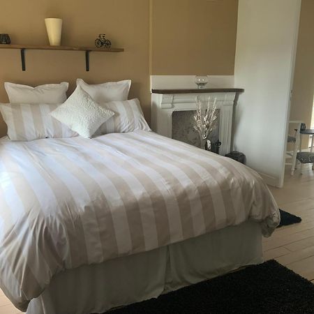 Welcoming And Peaceful Bed And Breakfast Fougerolles-du-Plessis Exterior foto