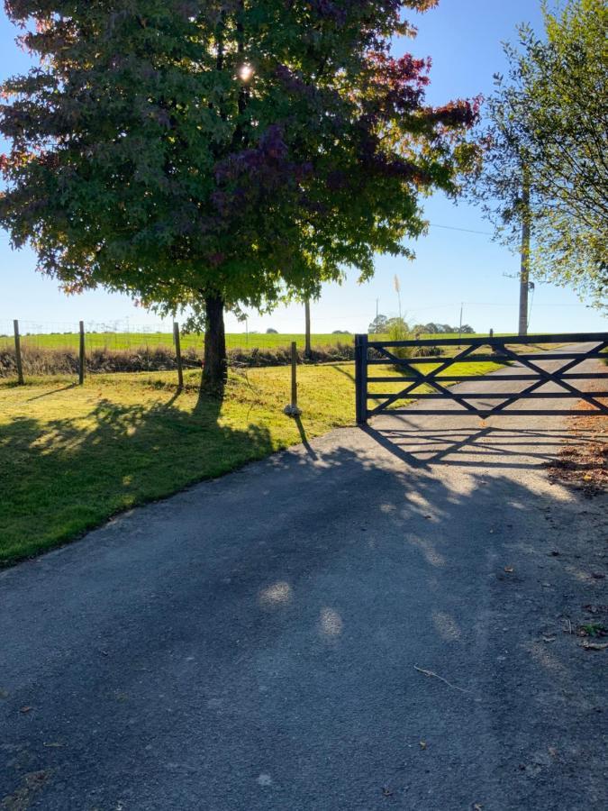 Welcoming And Peaceful Bed And Breakfast Fougerolles-du-Plessis Exterior foto